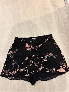 Leith Black High-Waist Floral Tie-Front Shorts with Pink Blossoms